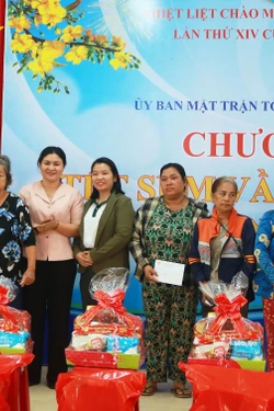 Tổ chức 'Tết sum vầy - Xuân chia sẻ' cho người có hoàn cảnh khó khăn