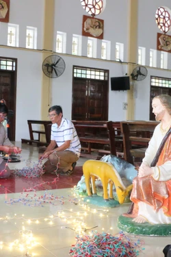 Rộn ràng không khí Giáng sinh nơi xứ đạo Mân Côi