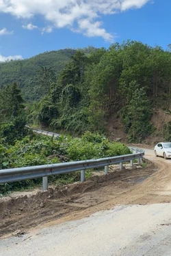 Khắc phục các điểm sạt lở ở xã miền núi Tây Trà