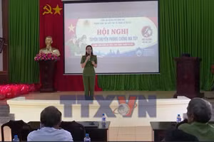 Tuyên truyền pháp luật cho hàng trăm người dân biên giới