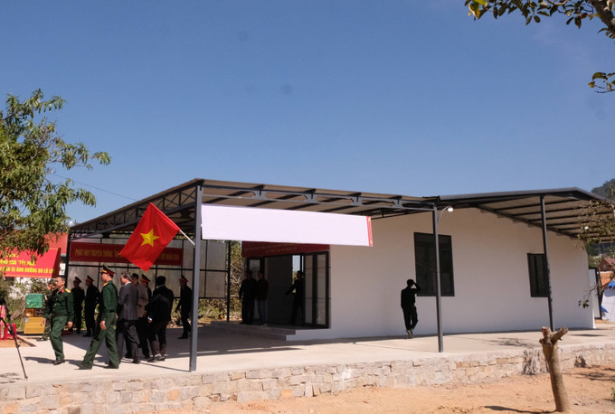 Căn nhà của hộ ông Mai Ngọc Hiệp (thôn Lạc Thiện 1, xã D’ran) với kinh phí hơn 500 triệu đồng từ nguồn kinh phí của địa phương và các đơn vị thuộc Quân khu 7 hỗ trợ xây dựng.