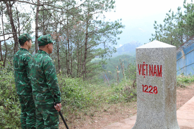 Cán bộ, chiến sỹ Đồn Biên phòng Cửa khẩu Chi Ma (Lạng Sơn) trực chốt thường xuyên tại khu vực mốc 1228.