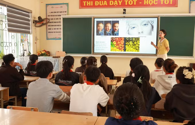 Tuyên truyền kiến thức về tảo hôn tại Trường Trung học cơ sở Noong Hẻo, xã Pu Sam Cáp.