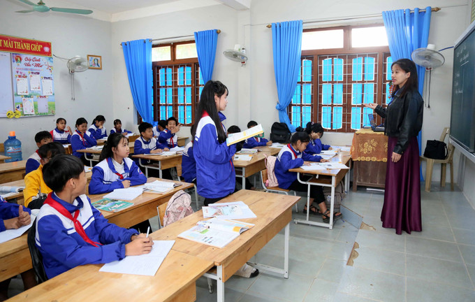 Mô hình "Vững bước đến trường - cùng học sinh vùng biên” được triển khai tại xã Tuyên Lâm (Quảng Trị) nhằm ngăn chặn tình trạng bỏ học của các em học sinh thời điểm cận Tết Nguyên đán 2026.