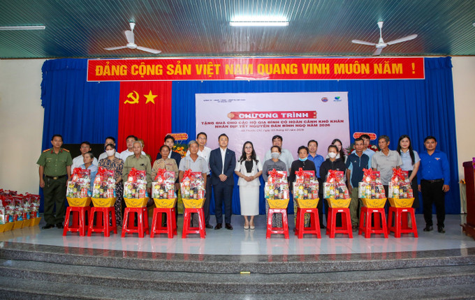 600 phần quà Tết do Tập đoàn Hùng Nhơn và Tập đoàn De Heus trao tặng được chuẩn bị chu đáo, gửi đến bà con xã Phước Chỉ, tỉnh Tây Ninh dịp Tết Nguyên đán Bính Ngọ 2026.