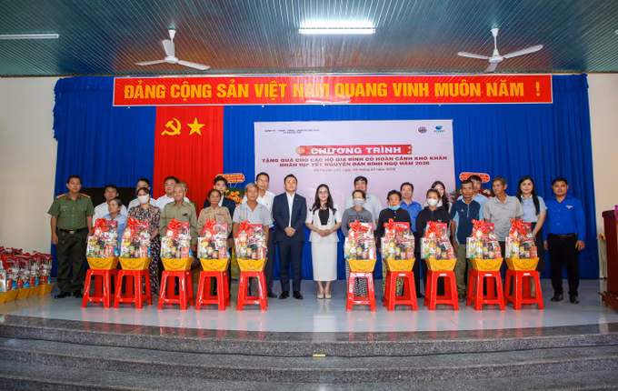 600 phần quà Tết do Tập đoàn Hùng Nhơn và Tập đoàn De Heus trao tặng được chuẩn bị chu đáo, gửi đến bà con xã Phước Chỉ, tỉnh Tây Ninh dịp Tết Nguyên đán Bính Ngọ 2026.