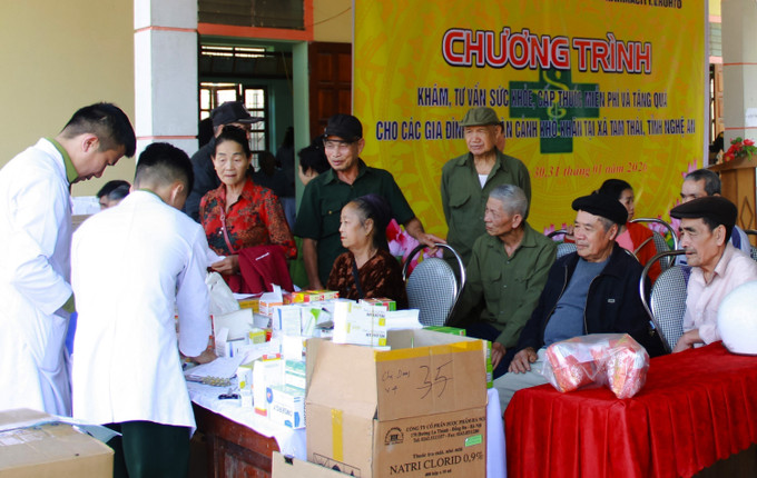 Việc các bác sĩ quân y về tận nơi thăm khám, cấp thuốc miễn phí đã giúp người dân giảm bớt gánh nặng, yên tâm hơn trong việc chăm sóc sức khỏe.