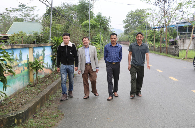 Đảng viên là người dân tộc Mường xã Cúc Phương (Ninh Bình) luôn tích cực tham gia các phong trào tại địa phương.