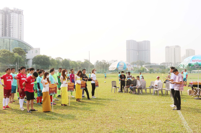 Quang cảnh khai mạc giải bóng đá mừng Tết Chôl Chnăm Thmây năm 2022 tại sân vân động Phú Thọ (Thành phố Hồ Chí Minh) Sôi động Giải bóng đá mừng Tết cổ truyền Chôl Chnăm Thmây tại thành phố Hồ Chí Minh ảnh 2