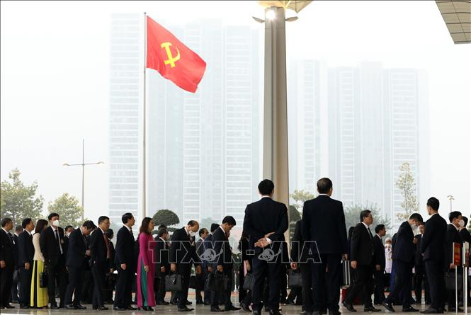 Các đại biểu tới Trung tâm Hội nghị Quốc gia dự phiên họp trù bị Đại hội XIII của Đảng. Ảnh: TTXVN Một số hình ảnh trong ngày đầu Đại hội đại biểu toàn quốc lần thứ XIII của Đảng ảnh 12