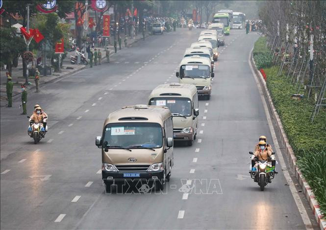 Đoàn xe đưa các đại biểu tới Trung tâm Hội nghị Quốc gia. Ảnh: TTXVN Một số hình ảnh trong ngày đầu Đại hội đại biểu toàn quốc lần thứ XIII của Đảng ảnh 3