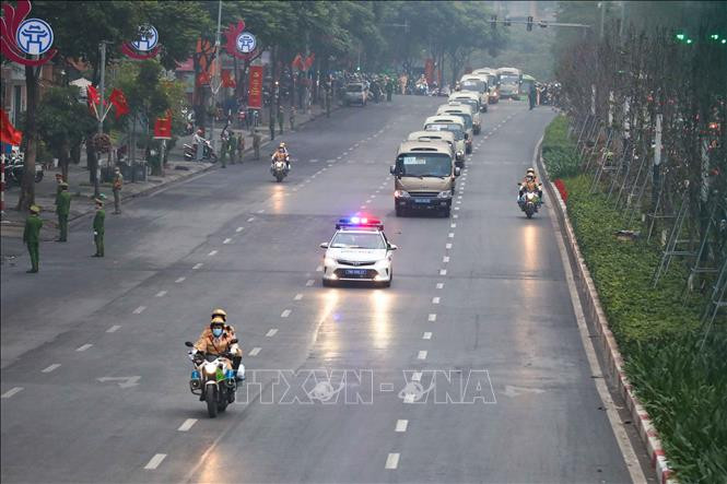 Đoàn xe đưa các đại biểu tới Trung tâm Hội nghị Quốc gia. Ảnh: TTXVN Một số hình ảnh trong ngày đầu Đại hội đại biểu toàn quốc lần thứ XIII của Đảng ảnh 2