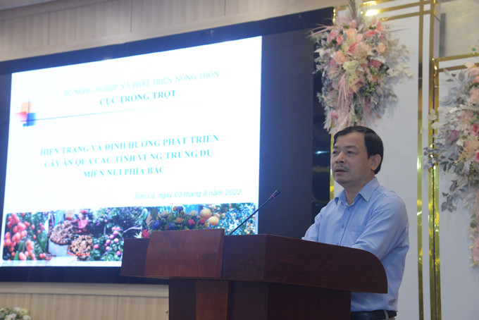 Đại diện Cục Trồng trọt, Bộ Nông nghiệp và Phát triển nông thôn phát biểu tham luận tại Diễn đàn. Ảnh: Quang Quyết-TTXVN Phát triển bền vững vùng nguyên liệu cây ăn quả tại các tỉnh miền núi phía Bắc ảnh 7