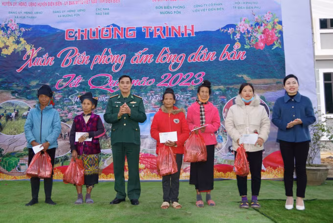 Chương trình “Xuân Biên phòng ấm lòng dân bản" tại bản Xá Nhù ảnh 1