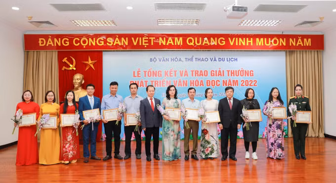 25 giải thưởng tôn vinh tập thể, cá nhân phát triển văn hóa đọc năm 2022 ảnh 1