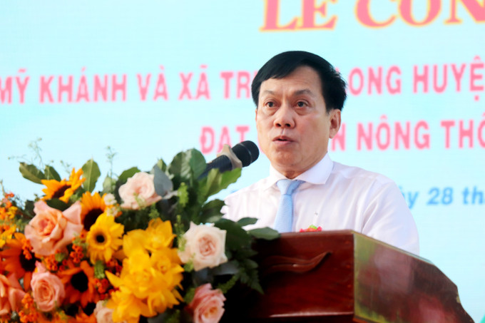 Phó Chủ tịch UBND thành phố Cần Thơ Nguyễn Ngọc Hè phát biểu. Ảnh: Thu Hiền - TTXVN Cần Thơ có thêm 2 xã nông thôn mới kiểu mẫu ảnh 3