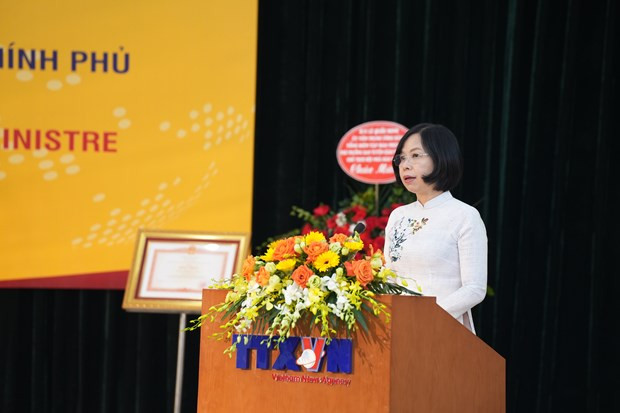 Bà Vũ Việt Trang, Tổng Giám đốc Thông tấn xã Việt Nam phát biểu tại lễ kỷ niệm. Ảnh: vietnamplus.vn Le Courrier du Vietnam - tờ báo duy nhất bằng tiếng Pháp đón nhận Bằng khen của Thủ tướng Chính phủ ảnh 2