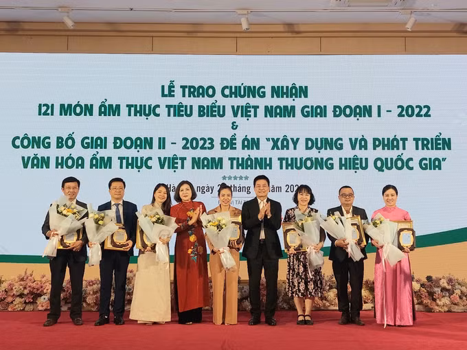 Tôn vinh 121 món ẩm thực tiêu biểu của Việt Nam ảnh 1