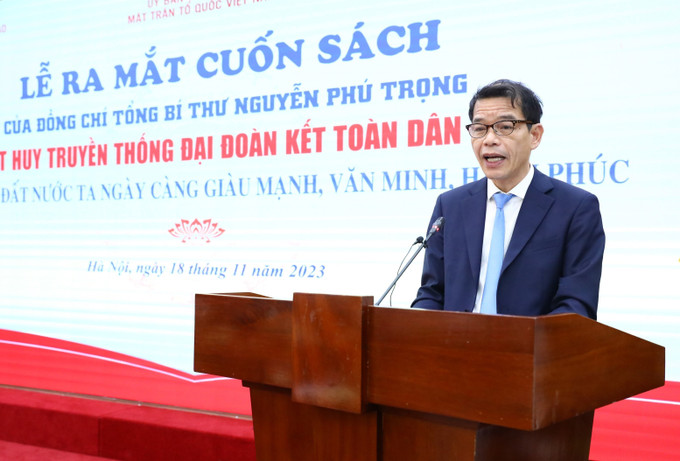 Phó trưởng Ban Tuyên giáo Trung ương Vũ Thanh Mai phát biểu về việc quán triệt, học tập nội dung cuốn sách. Ảnh: Minh Đức – TTXVN Ra mắt cuốn sách của Tổng Bí thư Nguyễn Phú Trọng về phát huy truyền thống đại đoàn kết ảnh 4