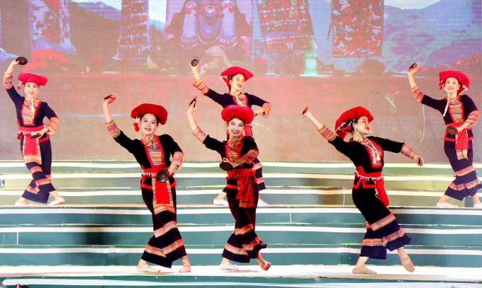 Chương trình nghệ thuật tại lễ khai mạc Ngày hội Văn hoá, Thể thao và Du lịch các dân tộc vùng Tây Bắc lần thứ XV ảnh 7