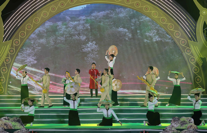 Chương trình nghệ thuật tại lễ khai mạc Ngày hội Văn hoá, Thể thao và Du lịch các dân tộc vùng Tây Bắc lần thứ XV ảnh 11