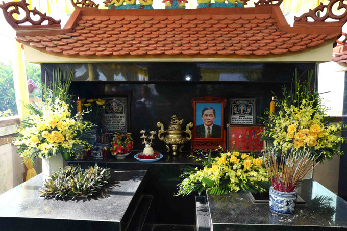 Linh cữu của đồng chí Nguyễn Khánh được an táng tại Nghĩa trang quê nhà (xã Hà Hồi, huyện Thường Tín, Hà Nội). Ảnh: Phạm Kiên - TTXVN Tổ chức trọng thể Lễ tang nguyên Bí thư Trung ương Đảng, nguyên Phó Thủ tướng Nguyễn Khánh ảnh 17