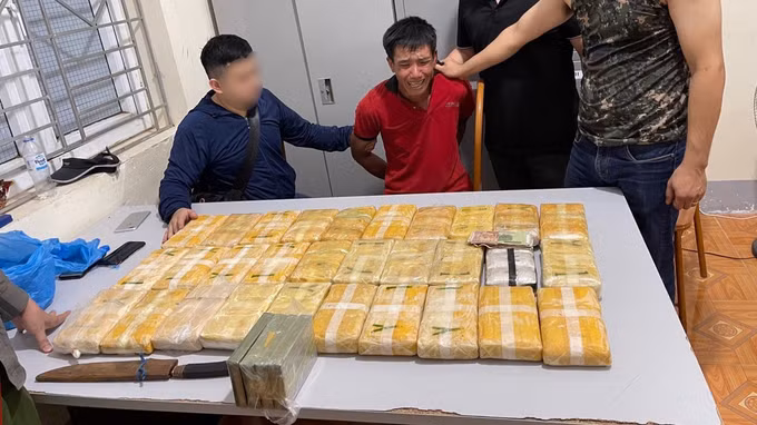 Sơn La bắt giữ một đối tượng, thu 4 bánh heroin và 180.000 viên ma tuý tổng hợp ảnh 1