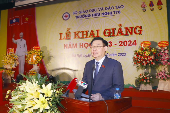 Chủ tịch Quốc hội Vương Đình Huệ phát biểu. Ảnh: Doãn Tấn – TTXVN Chủ tịch Quốc hội Vương Đình Huệ dự khai giảng năm học mới tại Trường Hữu Nghị T78 ảnh 2