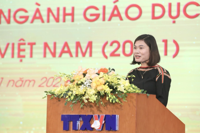 Cô giáo H'Phen Êya, giáo viên Trường Mầm non EaTling, huyện Cư Jút, tỉnh Đắk Nông chia sẻ kinh nghiệm về quá trình dạy học. Ảnh: Minh Quyết - TTXVN Bốn cơ quan báo chí chủ lực gặp mặt, tri ân cán bộ, nhà giáo ngành giáo dục ảnh 12