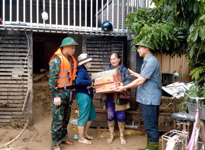 Lũ quét nghiêm trọng tại Kỳ Sơn (Nghệ An): Nỗ lực tiếp cận, ứng cứu người dân ảnh 6