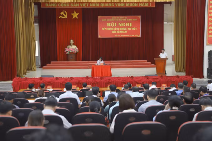 Cử tri Quảng Ninh kiến nghị Trung ương và tỉnh tiếp tục quan tâm thực hiện các chính sách hỗ trợ học sinh dân tộc thiểu số ảnh 1
