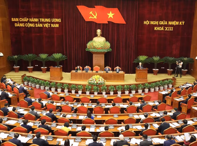 Ngày làm việc thứ nhất của Hội nghị giữa nhiệm kỳ Ban Chấp hành Trung ương Đảng khoá XIII ảnh 1