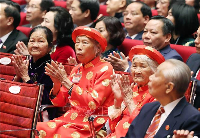 Các Mẹ Việt Nam Anh hùng là đại biểu khách mời dự phiên khai mạc Đại hội. Ảnh: TTXVN Khai mạc trọng thể Đại hội đại biểu toàn quốc lần thứ XIII Đảng Cộng sản Việt Nam ảnh 9