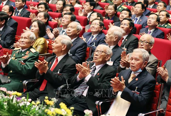 Các đồng chí lão thành cách mạng là đại biểu khách mời dự phiên khai mạc Đại hội. Ảnh: TTXVN Khai mạc trọng thể Đại hội đại biểu toàn quốc lần thứ XIII Đảng Cộng sản Việt Nam ảnh 8
