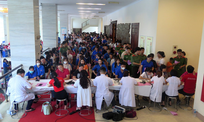 Phong trào hiến máu tình nguyện tại Tuyên Quang thu hút được sự tham gia hưởng ứng của đông đảo quần chúng nhân dân, đặc biệt là thanh niên.Ảnh: Thu Huyền