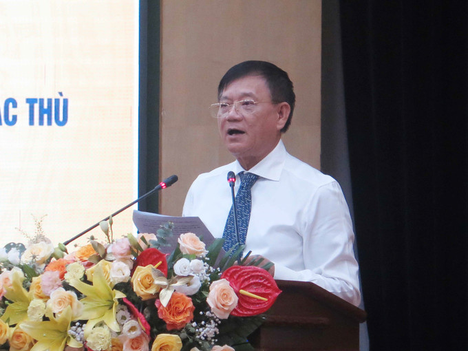 Tiến sỹ Trần Văn Túy, thành viên thuộc Ban Chủ nhiệm Đề tài phát biểu tại Hội thảo. Ảnh: Thu Hằng-TTXVN Phát huy tiềm năng, thế mạnh du lịch đặc thù của Thái Nguyên và các tỉnh Chiến khu Việt Bắc ảnh 2
