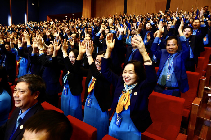Các đại biểu hát vang bài hát “Vang mãi khúc ca Công đoàn Việt Nam”. Ảnh: Lâm Khánh - TTXVN Khai mạc trọng thể Đại hội Công đoàn Việt Nam lần thứ XIII, nhiệm kỳ 2023-2028 ảnh 7