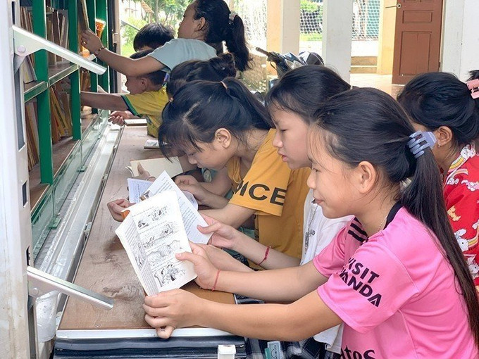 Tủ sách cộng đồng giúp bổ sung nguồn thông tin, sách,truyện cho người dân và thanh thiếu niên thôn Bản Ba, xã Tri Phú, huyện Chiêm Hóa, Tuyên Quang. Ảnh: Thu Huyền Tuyên Quang hoàn thành bàn giao 20 tủ sách cộng đồng vùng đồng bào dân tộc thiểu số ảnh 2