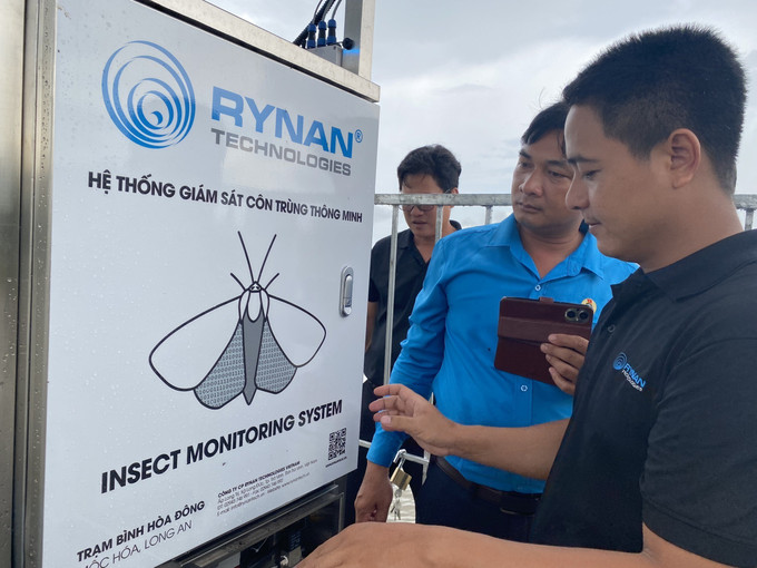 Trạm hệ thống giám sát sâu rầy thông minh tại huyện Mộc Hóa, tỉnh Long An. Ảnh: Thanh Bình-TTXVN Triển khai hệ thống giám sát sâu rầy thông minh ở Long An ảnh 3