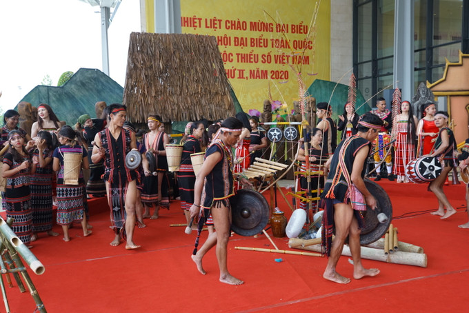 Trình diễn nghệ thuật trước Lễ khai mạc Đại hội Đại biểu toàn quốc các dân tộc thiểu số Việt Nam lần thứ II ảnh 7