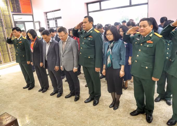 TTXVN và Sư đoàn 304 phát huy truyền thống “Thủy chung - Trong sáng - Sắt son" ảnh 2