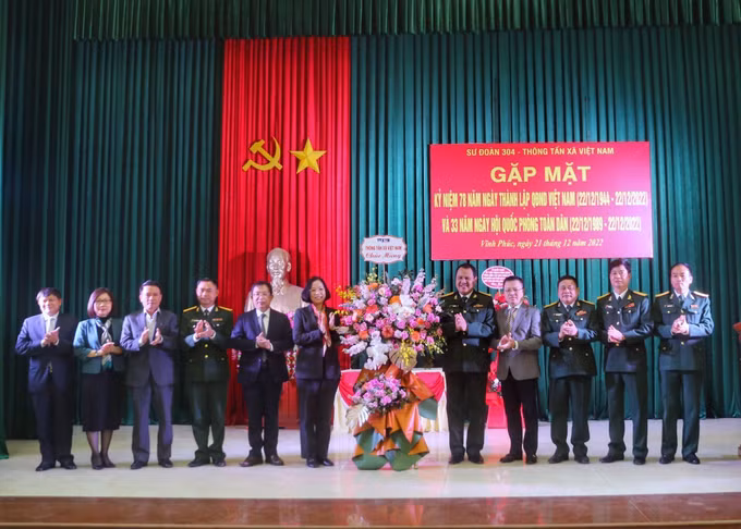 TTXVN và Sư đoàn 304 phát huy truyền thống “Thủy chung - Trong sáng - Sắt son" ảnh 1