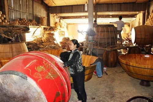 Xưởng sản xuất ở làng trống Ðọi Tam. Ảnh: hiephoitrongdoitam.com.vn Trống Đọi Tam - Âm vang tiếng trống da trâu trong văn hóa Việt ảnh 1