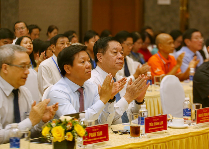 Trưởng Ban Tuyên giáo Trung ương Nguyễn Trọng Nghĩa cùng các đại biểu dự Đại hội. Ảnh: Tuấn Đức - TTXVN Bí thư Trung ương Đảng Nguyễn Trọng Nghĩa: Xây dựng ngành Xuất bản thành một ngành kinh tế - công nghệ phát triển toàn diện, vững chắc ảnh 4