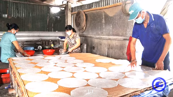 Làng nghề bánh phồng Cái Bè ngày cận Tết ảnh 1