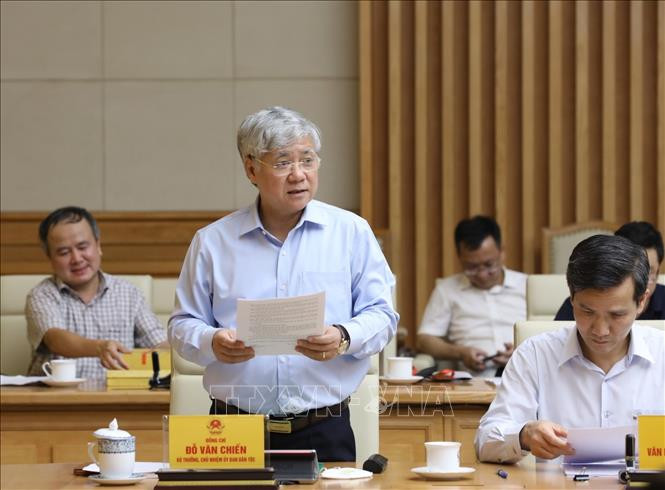 Bộ trưởng, Chủ nhiệm Ủy ban Dân tộc Đỗ Văn Chiến báo cáo tại cuộc họp. Ảnh: Văn Điệp - TTXVN Làm tốt công tác chuẩn bị Đại hội đại biểu toàn quốc các dân tộc thiểu số Việt Nam lần thứ II ảnh 2