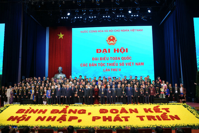 Lãnh đạo Đảng, Nhà nước chụp ảnh lưu niệm cùng các đại biểu dự Đại hội. Ảnh: Hoàng Hà Khai mạc trọng thể Đại hội đại biểu toàn quốc các dân tộc thiểu số lần thứ II năm 2020 ảnh 9