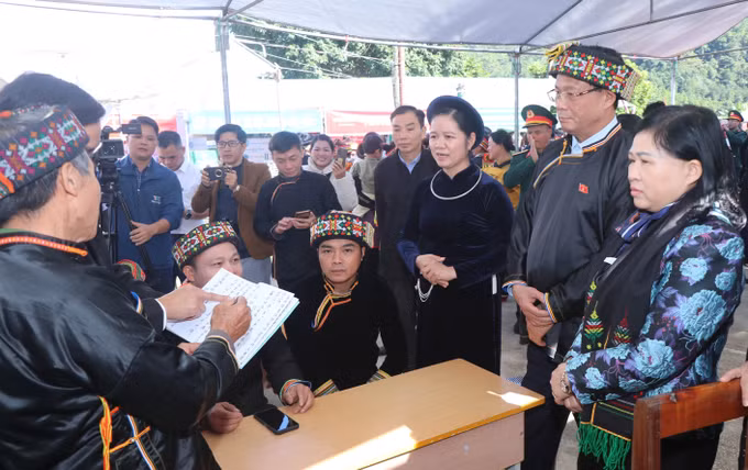 Phó Chủ tịch Quốc hội Trần Quang Phương dự Ngày hội Đại đoàn kết toàn dân tộc tại Bắc Kạn ảnh 5