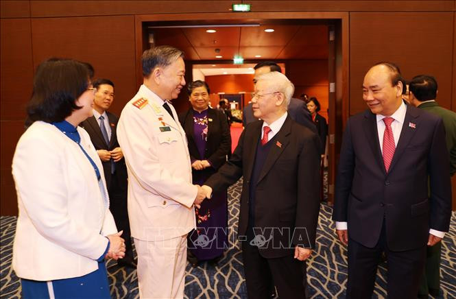 Tổng Bí thư, Chủ tịch nước Nguyễn Phú Trọng; Ủy viên Bộ Chính trị, Thủ tướng Chính phủ Nguyễn Xuân Phúc với các đồng chí lãnh đạo Đảng, Nhà nước dự phiên họp trù bị Đại hội XIII của Đảng. Ảnh: TTXVN Một số hình ảnh trong ngày đầu Đại hội đại biểu toàn quốc lần thứ XIII của Đảng ảnh 8
