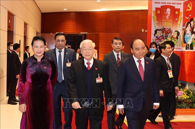 Tổng Bí thư, Chủ tịch nước Nguyễn Phú Trọng cùng Ủy viên Bộ Chính trị, Thủ tướng Chính phủ Nguyễn Xuân Phúc, Ủy viên Bộ Chính trị, Chủ tịch Quốc hội Nguyễn Thị Kim Ngân đến dự phiên họp trù bị Đại hội XIII của Đảng. Ảnh: TTXVN Một số hình ảnh trong ngày đầu Đại hội đại biểu toàn quốc lần thứ XIII của Đảng ảnh 7